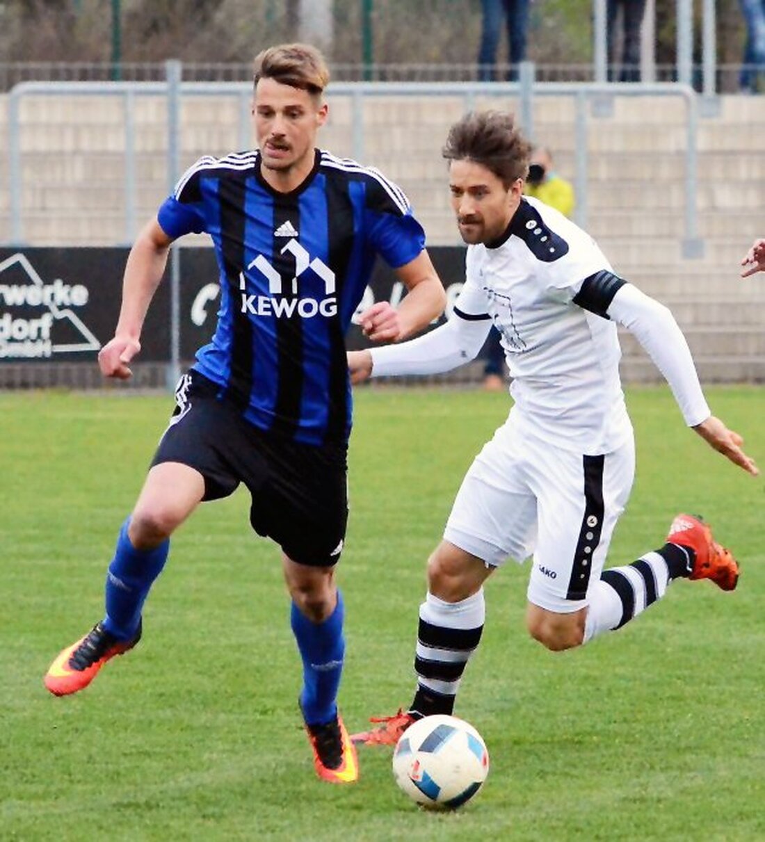 Weiden. Achtungserfolg für die Bayernliga-Fußballer der SpVgg SV Weiden: Nach dem blamablen Auftritt am Wochenende in Haibach haben es die Spieler um Trainer Franz Koller vor nur 236 Zuschauern im Heimspiel [&hellip;]
