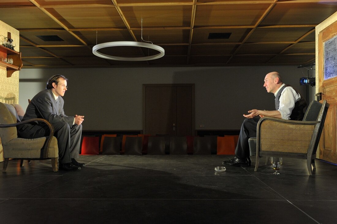 Flossenbürg. Zwei Männer. Beide im Widerstand gegen das NS-Regime. Beide landen im Chaos der letzten Kriegstage im KZ Flossenbürg – zwei völlig andere Ausgänge ihrer Geschichten. Was wenn sie wieder [&hellip;]