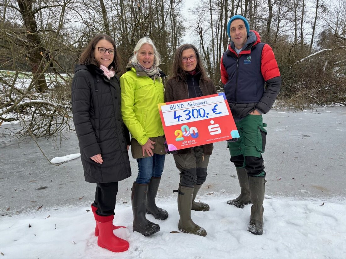 Amberg. Die Sparkasse Amberg-Sulzbach spendet 4.300 Euro an den BUND Naturschutz für die Sanierung der Mertelweiher bei Großalbershof. Ziel ist mehr Schutz für Amphibien und Lebensräume durch Pflege und Erhalt.