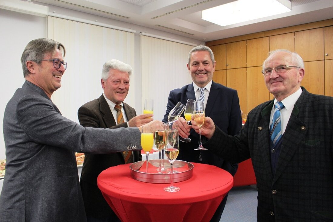 Neustadt/WN. Seit 10 Jahren verleiht die Vereinigte Sparkasse Eschenbach i.d.Opf Neustadt a.d. Waldnaab Vohenstrauß jedes Jahr um Weihnachten den Bürgerpreis an Menschen aus der Region, die sich ehrenamtlich engagieren.  Von [&hellip;]