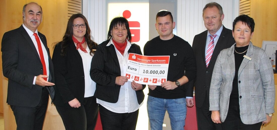 Neustadt/WN/Neuhaus/Pegnitz. Geldsegen für drei Sparerinnen und Sparer aus Neuhaus/Pegnitz! Vor allem für Yannik Schneider eine riesige Überraschung.  Gleich dreimal war das Glück Sparerinnen und Sparern aus Neuhaus/Pegnitz hold: Bei der [&hellip;]