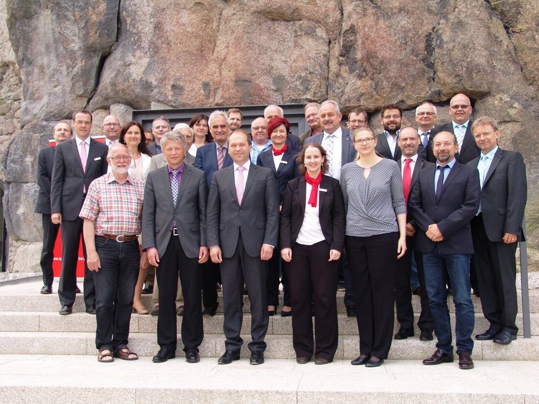 Falkenberg. Die Sparkasse Oberpfalz Nord traf sich in der wunderschönen Burg Falkenberg zum Kommunalforum 2016. Vertreter der Städte und Gemeinden der Region erlebten ein interessantes und abwechslungsreiches Vortragsprogramm in angenehmem Rahmen. [&hellip;]