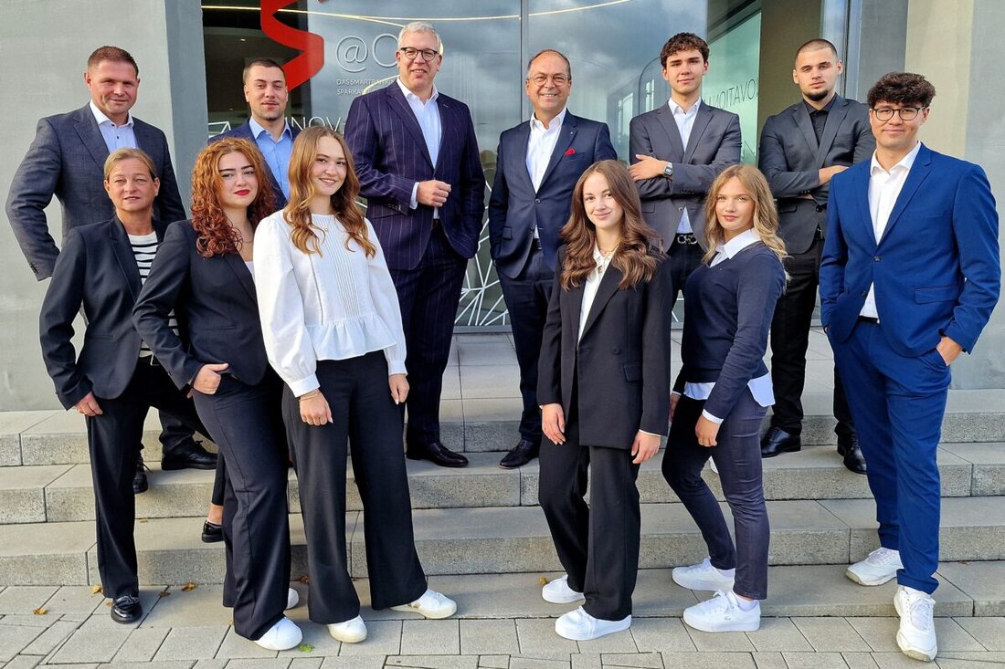 Weiden. Die Sparkasse Oberpfalz Nord begrüßt acht Nachwuchskräfte, sechs in der Ausbildung und zwei im dualen Studium, und bietet ein praxisnahes, digitales Programm mit guten Perspektiven.