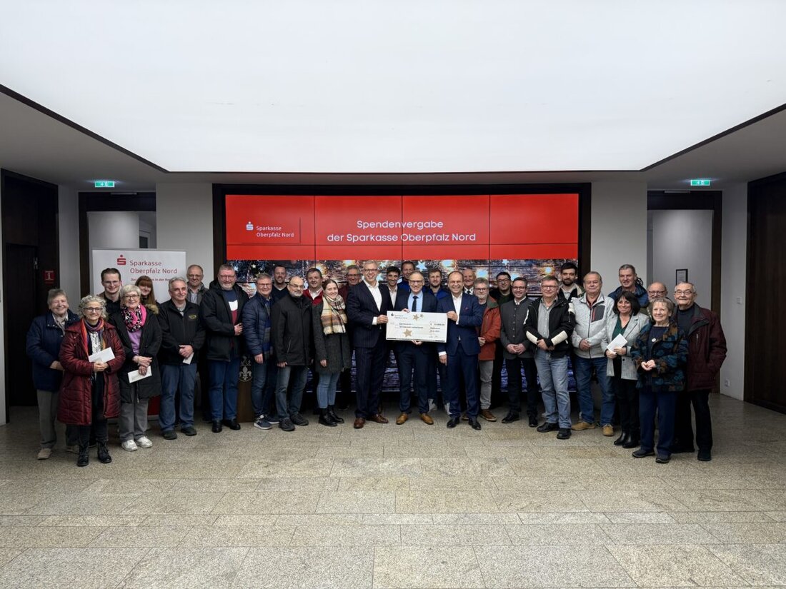 Waldsassen. Letzte Woche führte die Sparkasse Oberpfalz Nord ihre Weihnachtsspendenaktion fort und unterstützte 25 Vereine und Institutionen mit insgesamt 9700 Euro. 
