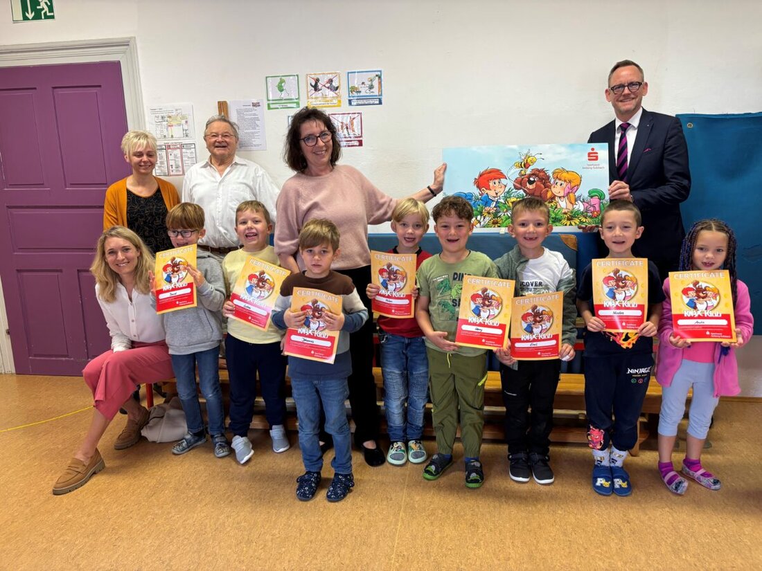 Amberg-Sulzbach. Die Sparkasse unterstützt das Bildungsprojekt "Englisch für Vorschulkinder" mit 2.500 Euro. Ziel ist es, frühkindliche Bildung in Kindergärten im Landkreis zu fördern.