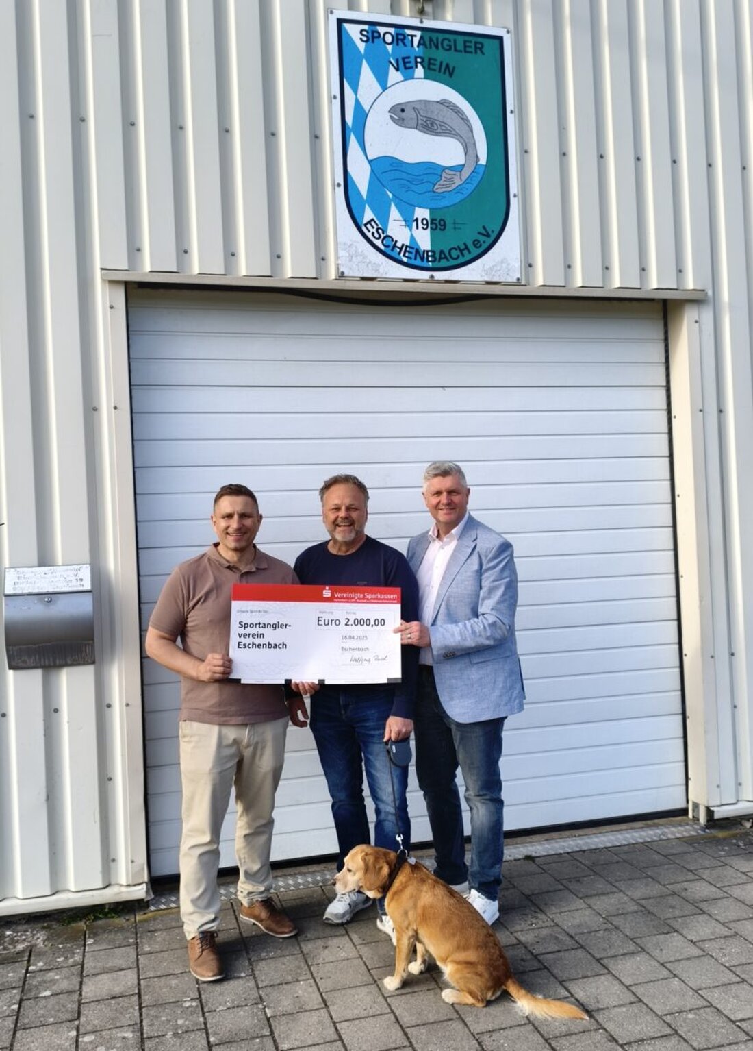 Eschenbach. Der Sportanglerverein Eschenbach erhielt eine Spende von 2.000 Euro von der Vereinigte Sparkassen, um seine Projekte im Natur- und Gewässerschutz zu unterstützen.