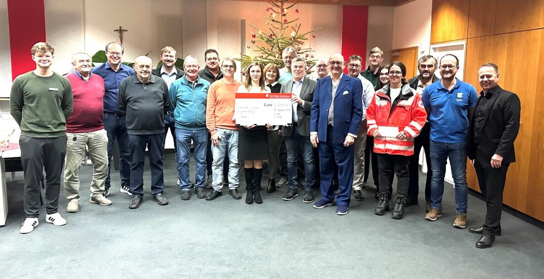 Eslarn. Die Vereinigte Sparkassen hat 5300 Euro an verschiedene Eslarner Vereine für kulturelle, soziale und gemeinnützige Zwecke gespendet.