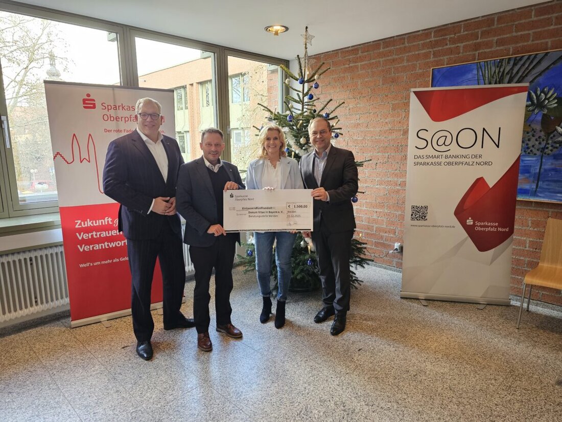 Weiden. Die Sparkasse Oberpfalz Nord unterstützt Donum Vitae e. V. mit 1.500 Euro und übergab den Scheck im Neuen Rathaus; Oberbürgermeister Jens Meyer würdigte den Einsatz der Beratungsstelle für Frauen, Paare und Familien.
