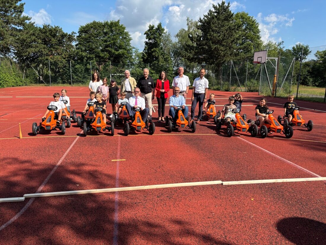 Ammersricht. Das Kettcar-Projekt begeisterte die Kinder und verwandelte den Sportplatz der Grund- und Mittelschule in einen Verkehrsübungsplatz, wo Rücksicht zählt. Die Sparkasse Amberg-Sulzbach förderte mit 4.000 Euro.