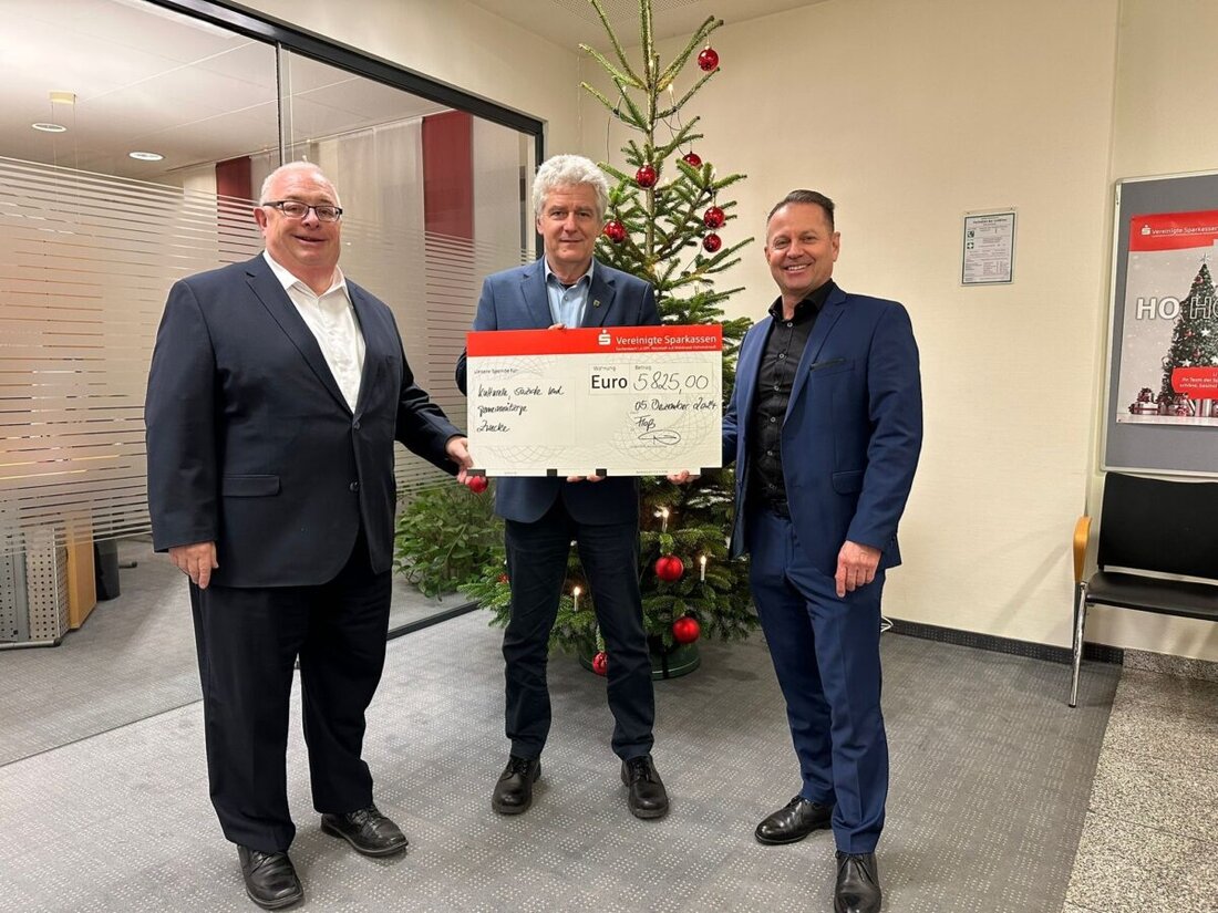 Floß. Die Vereinigte Sparkassen Eschenbach, Neustadt, Vohenstrauß spendeten 5.825 Euro an gemeinnützige Organisationen in Floß.