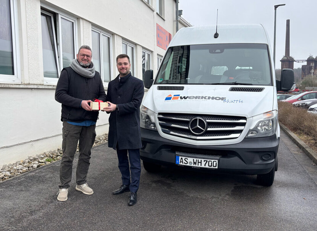 Sulzbach-Rosenberg. Die Sparkasse Amberg-Sulzbach unterstützt den Werkhof Amberg-Sulzbach mit 2.500 Euro für das Seniorenshuttle. Das Angebot stärkt Mobilität, Selbstständigkeit und Lebensqualität älterer Menschen in der Region.