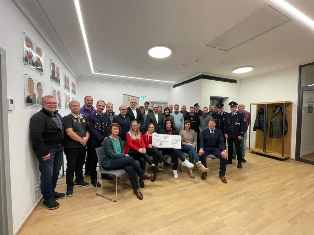 Mitterteich. Die Sparkasse Oberpfalz Nord hat ihre Weihnachtsspenden an 20 Vereine und Initiativen übergeben – insgesamt 10.000 Euro. 9.750 Euro wurden im Rathaus überreicht; 250 Euro flossen bereits im Jahresverlauf.