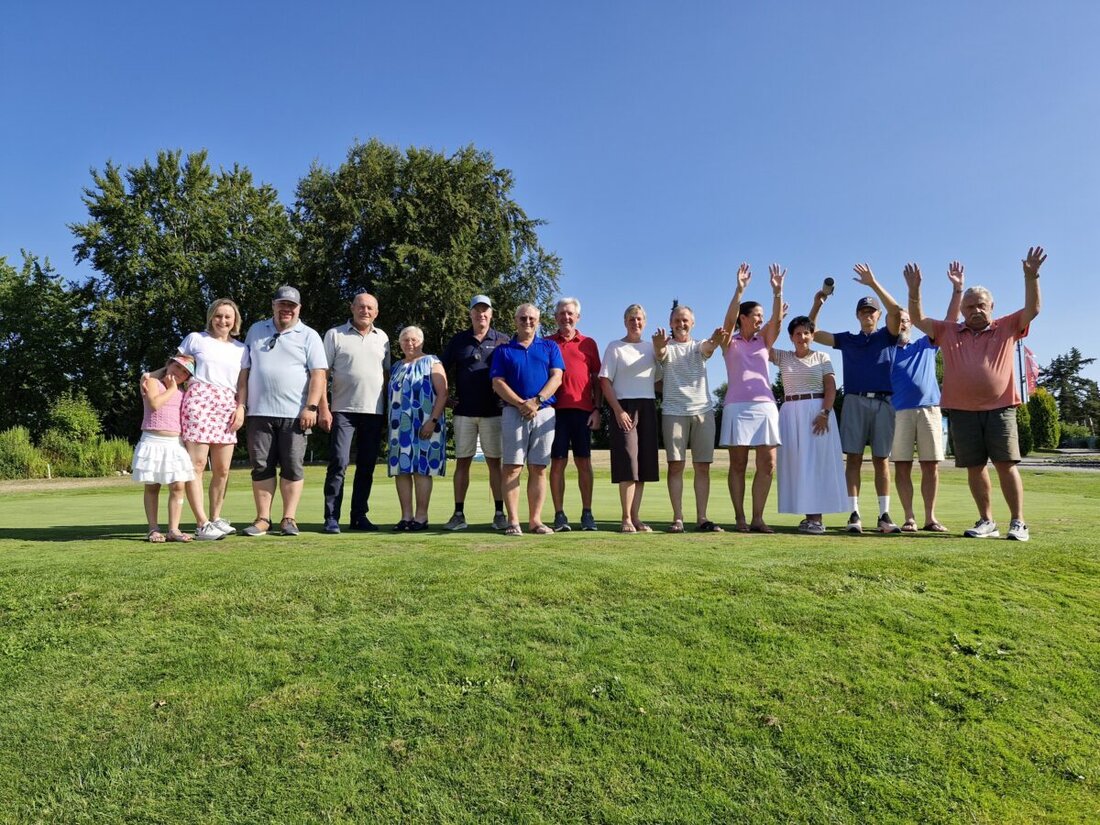 Schmidmühlen. Mit 47 Teilnehmern und viel Humor ging das 19. AccuZentrale Golfturnier über die Fairways, bunt bei Scores und Ausbällen, aber reich an guter Laune. Am Ende jubelten Sieger, Sponsoren sorgten für beste Stimmung.