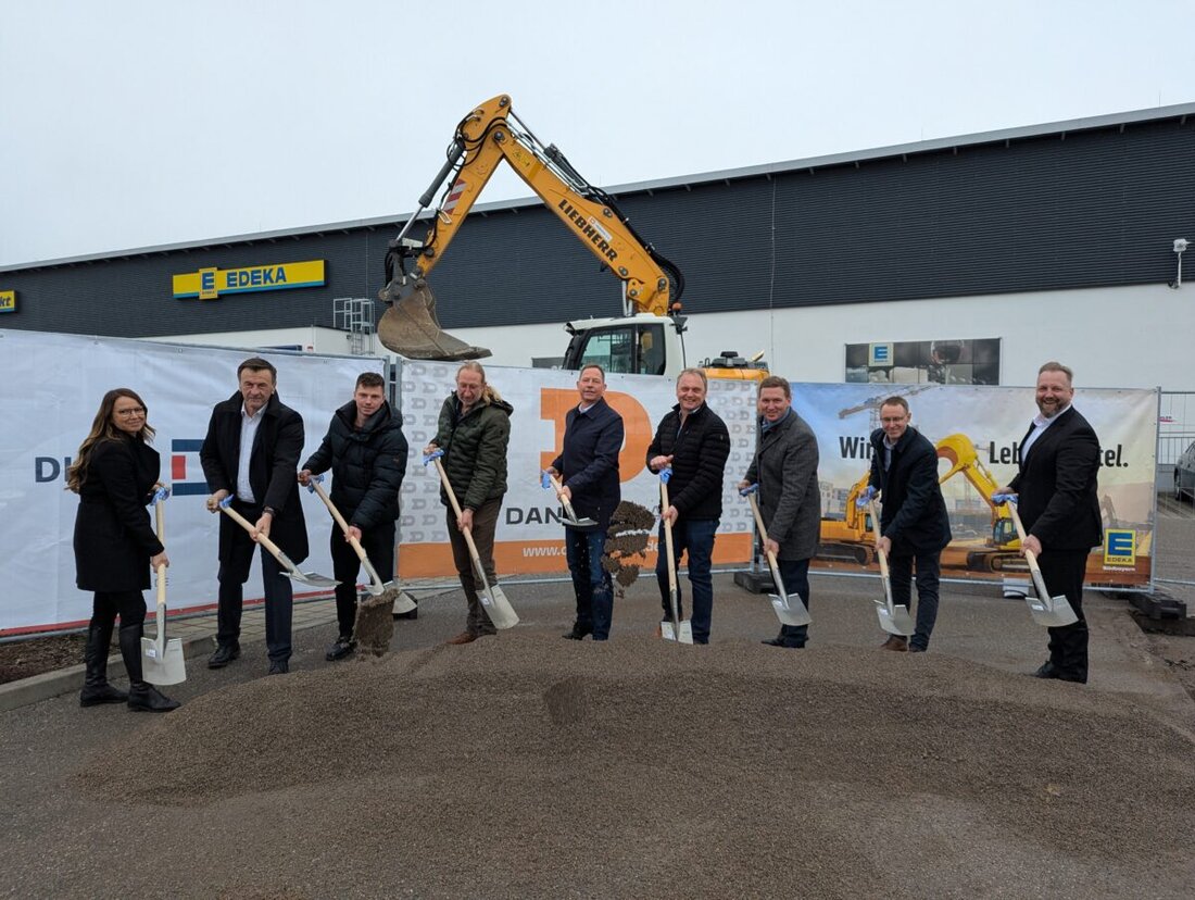 Nittenau. Mit dem Spatenstich am 26. Februar startet EDEKA die Erweiterung des Marktes: Ein neuer Getränkemarkt mit rund 750 m² entsteht, der bestehende Markt wird modernisiert und wächst auf 1.650 m². Eröffnung im Sommer 2026.