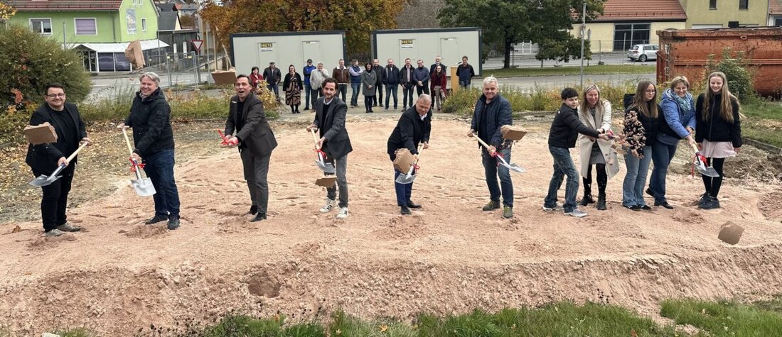 Windischeschenbach. Mit einem feierlichen Spatenstich wurde am 15. Oktober offiziell der Startschuss für den Neubau der Grund- und Mittelschule Windischeschenbach gegeben. 