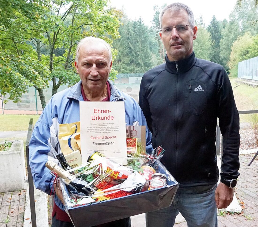 Neunkirchen. Die Tennis-Gemeinschaft Neunkirchen überrascht Gerhard Specht zum Jubeltag mit einem ganz besonderen Geschenk. Von Stephan Landgraf Es ist eine Ehre, die nicht jedem zu Teil wird. Die Tennis-Gemeinschaft (TG) [&hellip;]