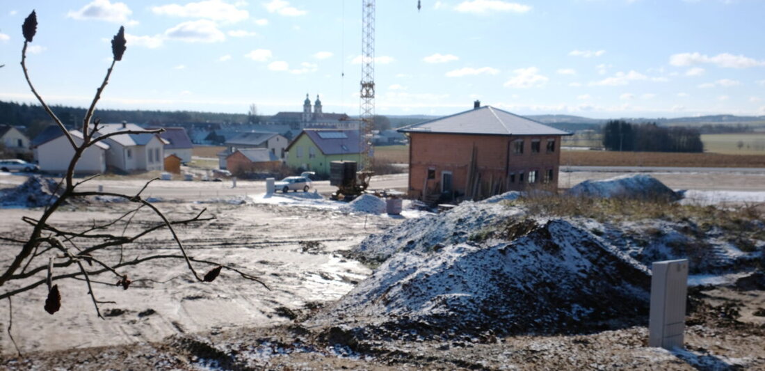 Speinshart. Häuslebauer aufgepasst. Es gibt neue Parzellen, in bester Lage mit prächtiger Sicht auf die Klosterlandschaft. 