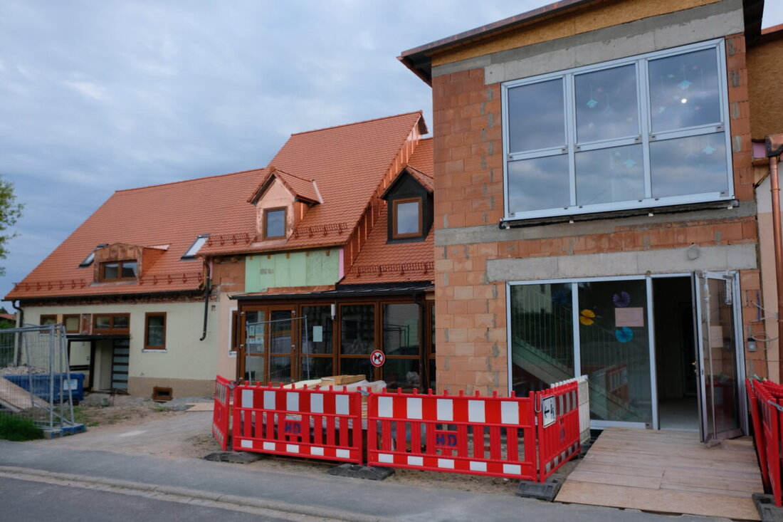 Speinshart. Der Gemeinderat überzeugt sich im Kindergarten von den zügigen Baufortschritten. „Kids, Personal und Eltern werden künftig ein kleines Paradies vorfinden“, heißt es im Rahmen der Begehung. 