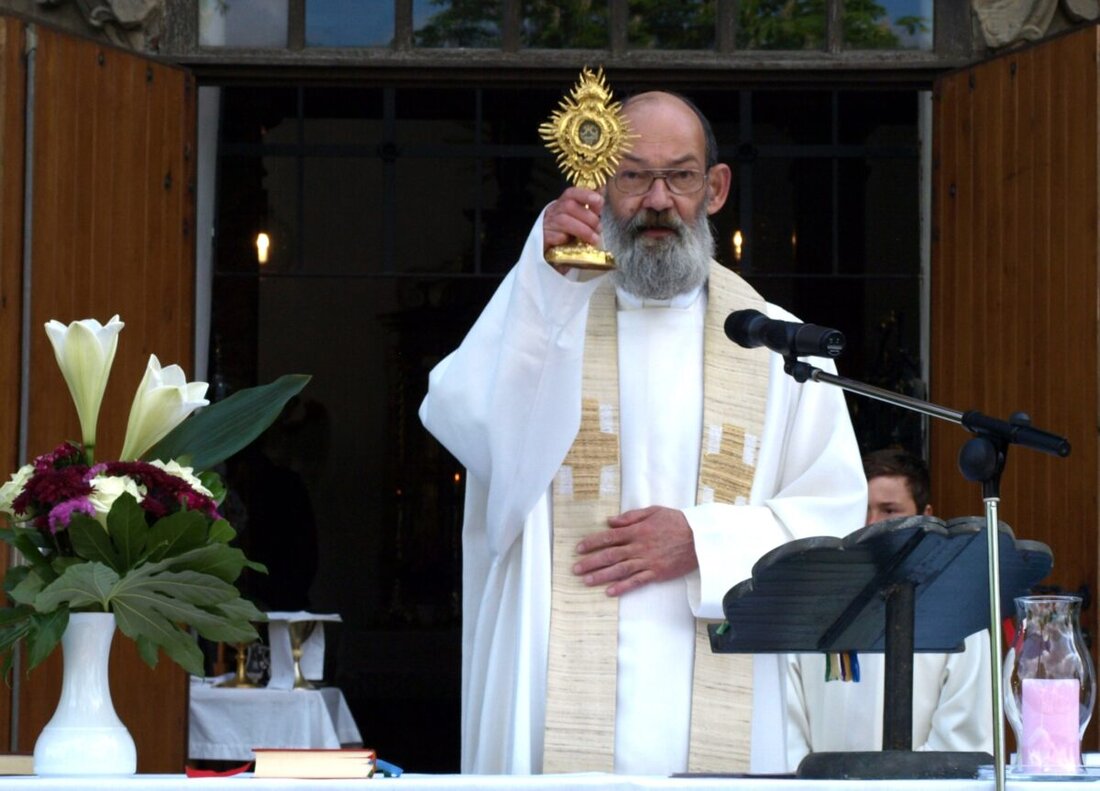 Speinshart. Pater Benedikt Schuster, langjähriger Prior des Klosters Speinshart, ist überraschend nach der Abendmesse am 18. September verstorben. Er war seit 1983 im Prämonstratenserorden und galt als wichtige Persönlichkeit in der Klostergemeinschaft.