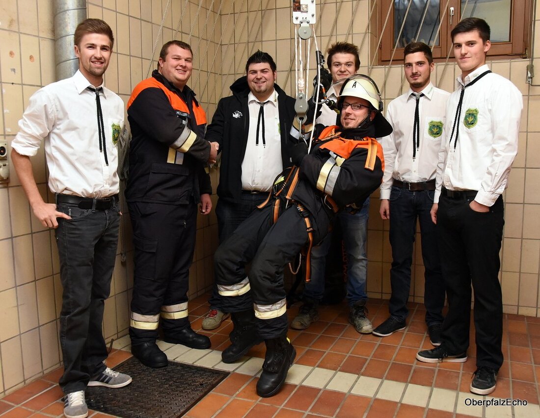 Floß. 14 Kameraden der Feuerwehr haben durch Fortbildungen die notwendigen Qualifikationen erlangt, um im Bereich Absturzsicherung tätig zu sein. Jetzt sind sie auch ausrüstungstechnisch noch besser aufgestellt. Der Burschenverein möchte [&hellip;]