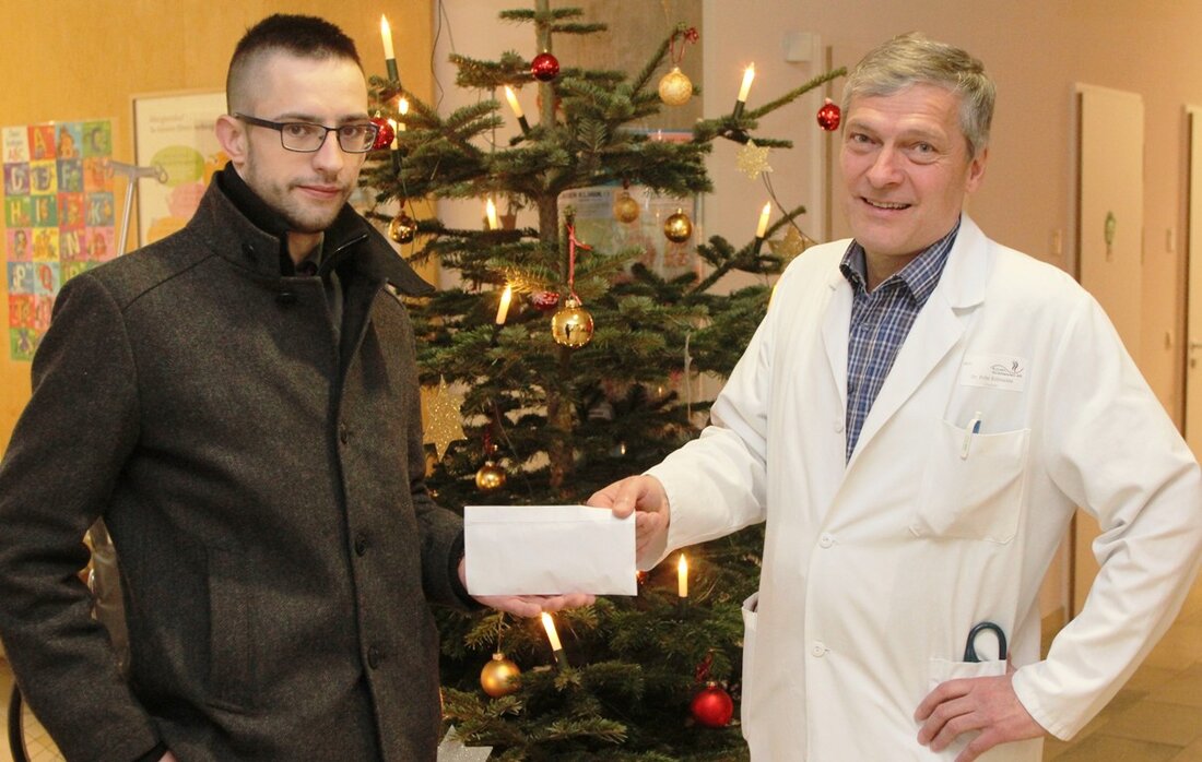 Weiden/Oberviechtach. Was für ein schönes vorgezogenes Weihnachtsgeschenk für die Weidener Kinderklinik der Kliniken Nordoberpfalz AG: Der als Discjockey (DJ) DCM (Decision Music) bekannte Kim Pascal Hötzel hat in Vertretung der [&hellip;]