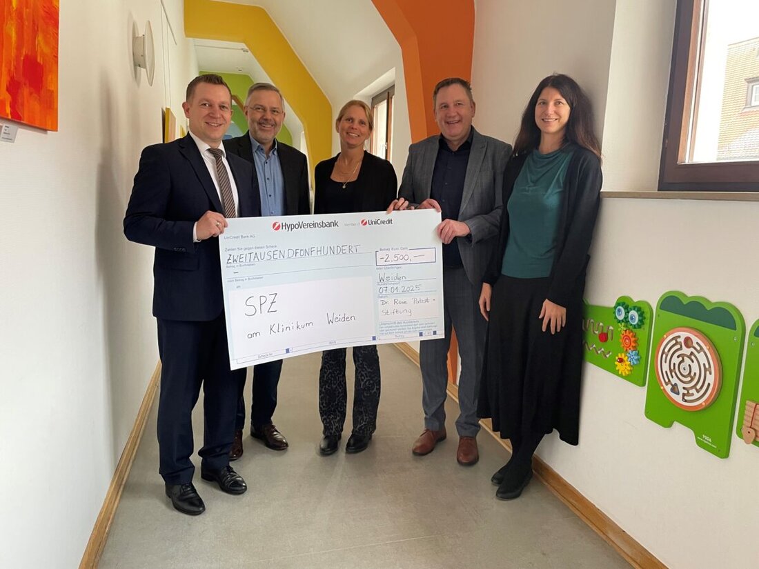 Weiden. Die Hypo-Vereinsbank Weiden unterstützt das Sozialpädiatrische Zentrum am Klinikum Weiden mit 2.500 Euro für Kinder mit Reaktionsstörungen. Die Spende stammt aus Mitteln der Dr.-Rose-Pabst-Stiftung, gegründet 2013, um krankheitsbedürftigen Menschen zu helfen.