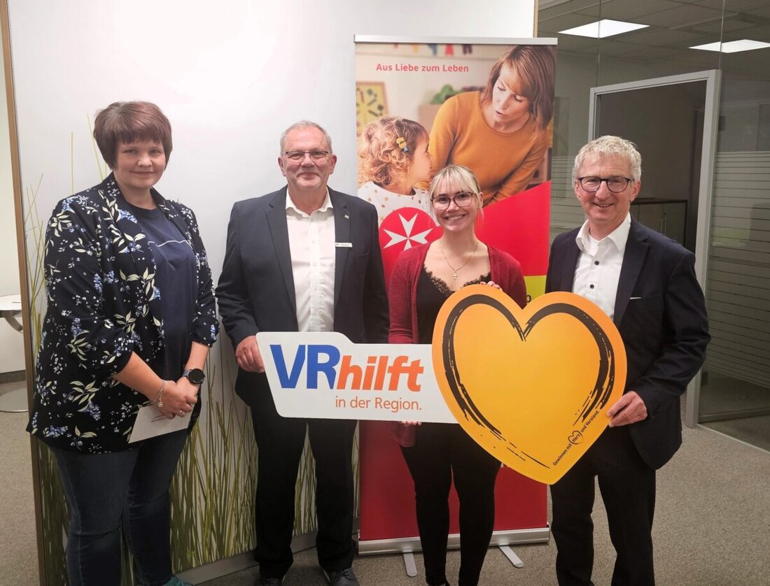 Freudenberg. Am Montag überreichte die VR-Bank Freudenberg eine Spende in Höhe von 250 Euro an die Johanniter-Kinderkrippe „Hammermühlenkinder“.