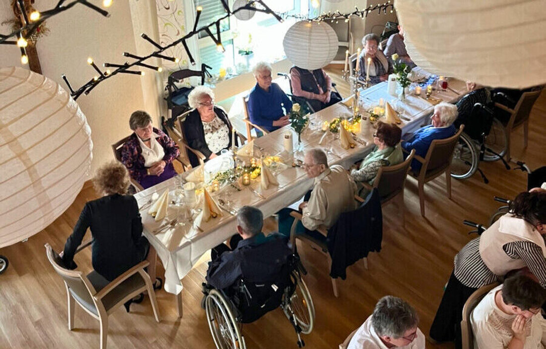Neustadt/WN. Ein Candle-Light-Dinner verwandelte das Caritas Pflegeheim St. Martin in ein Fünf-Sterne-Restaurant. Möglich machte es eine großzügige Spende der Familie Dr. Thaller; Musik und Menü sorgten für festliche Stimmung.