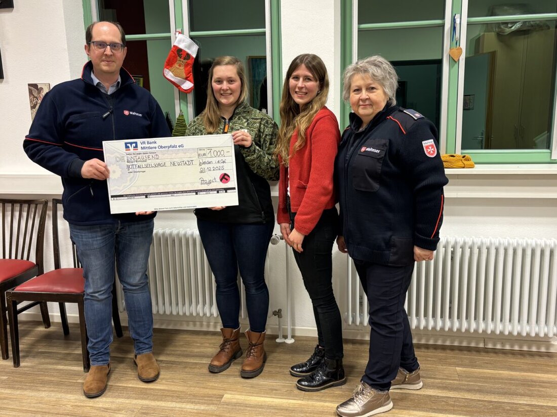 Weiden. Große Freude bei den Maltesern in Weiden: Das Kriseninterventionsteam (KIT) durfte eine Spende in Höhe von 1.000 Euro entgegennehmen. Überreicht wurde sie von Rebecca Kühner und Franziska Kühner, die im Namen der Vorstandschaft der Fuchsberger Jugend den symbolischen Scheck an die Malteser übergaben.