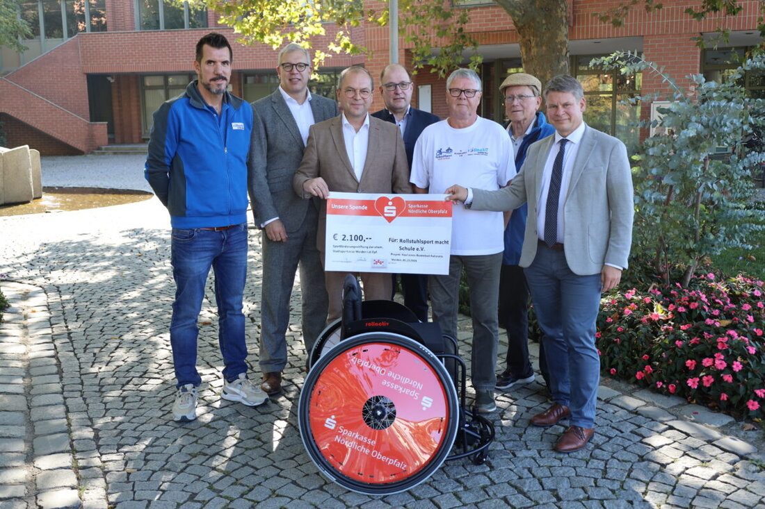 Weiden. Die Sportförderungsstiftung der ehemaligen Stadtsparkasse unterstützt „Rollstuhlsport macht Schule“ mit 2.100 Euro für spezielle Basketballrollstühle und stärkt so die Inklusion an Schulen in Weiden und Neustadt/WN.