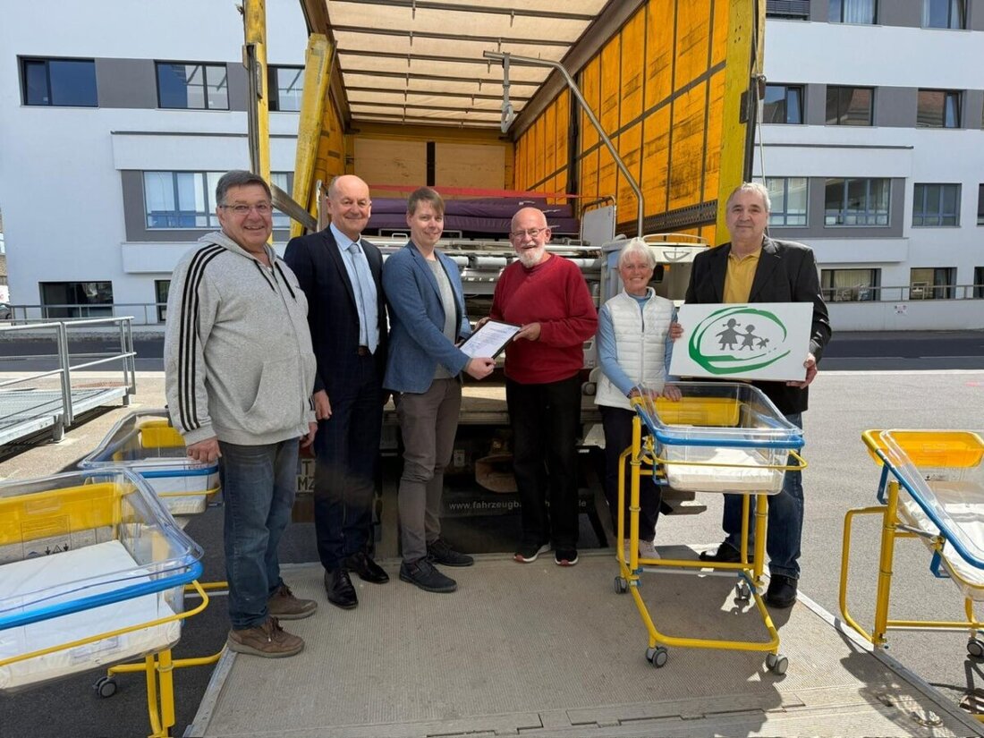 Weiden. Die Kliniken Nordoberpfalz spenden erneut Hilfsgüter für Krankenhäuser in der Ukraine. Zwei Lastwagenladungen mit rund 20 Betten und Matratzen gehen über die Kriegskindernothilfe an Kinder und junge Patienten.