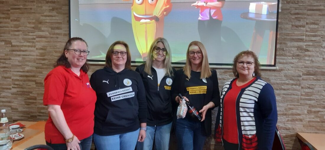 Flossenbürg. Am Samstag, 16. Mai 2026, luden die SPD-Frauen im Pilspub Murphy’s zum Benefiz-Frühstück zugunsten der Bananenflanke Nordoberpfalz ein. Die ausverkaufte Aktion erbrachte 640 Euro für Kurse des Vereins in Neustadt/WN.