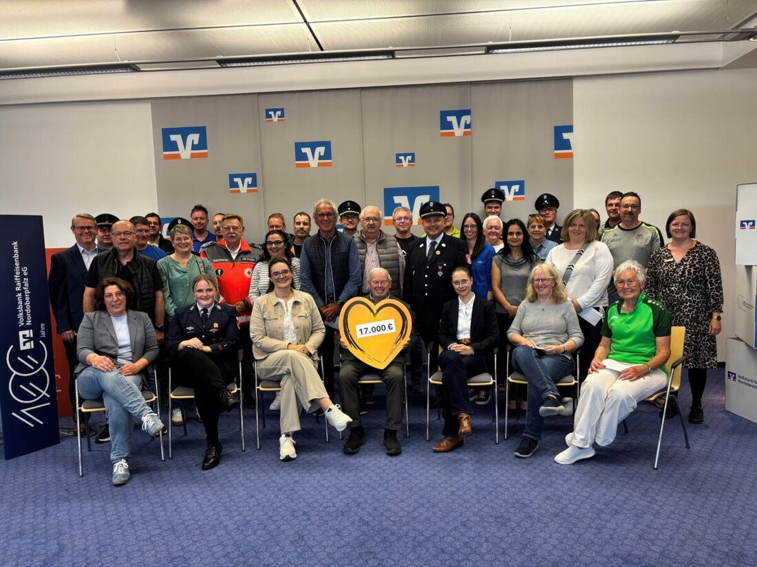 Vohenstrauß. Bei der Spendenübergabe der Volksbank Raiffeisenbank in der Geschäftsstelle erhielten 34 gemeinnützige Einrichtungen und Schulen 17.000 Euro. Ein starkes Signal für Zusammenhalt in und um Vohenstrauß.