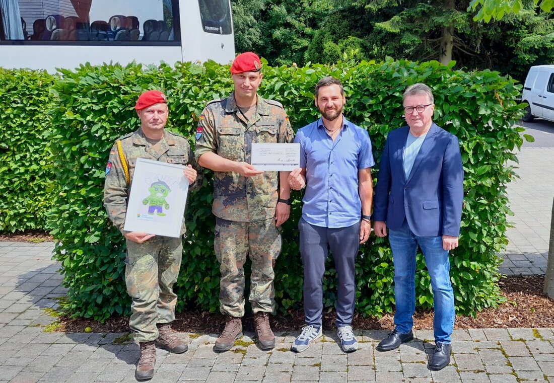 Weiden/Windischeschenbach. Im Rahmen einer feierlichen Übergabe haben die Soldatinnen und Soldaten der 2. Batterie des Panzerartilleriebataillons 131 und die Stadt Windischeschenbach eine Spende in Höhe von 3000€ an die Jugendhilfe Haus St. Elisabeth übergeben.