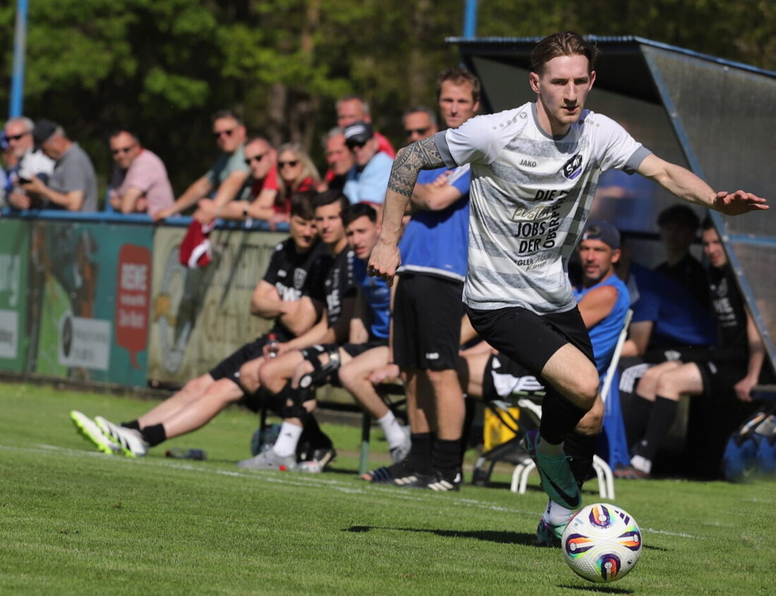 Etzenricht. Sommerfußball oder Charakter eines Freundschaftsspiels sind die Begriffe für das letzte Heimspiel des als Meister feststehenden SV gegen den seit längerer Zeit als Absteiger notierten und sieglosen TuS Schnaittenbach. 