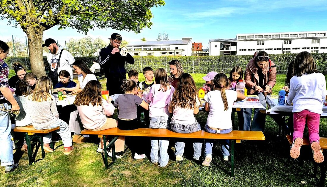Weiden. Die Siedlergemeinschaft Rehbühl lud zu einem Spiel- und Bastelnachmittag: Die neue Jugendleiterin Emilia Beierl organisierte Vogelhäuschen, Sonnenfänger und Bewegungsspiele. Rund 30 Kinder hatten großen Spaß.