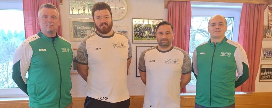 Parkstein. Die Spielgemeinschaft Parkstein/Neuhaus startet positiv: erste auf Rang sechs der A‑Klasse West, zweite auf Rang acht der B‑Klasse. Trainer Schaumberger bleibt zwei Jahre.