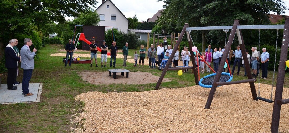 Moosbach. Schluss mit maroden Spielgeräten: Der Spielplatz am Nelkenweg in Moosbach ist wieder geöffnet – und erstrahlt in neuem Glanz.  Der Oberpfälzer Waldverein Moosbach e.V. hat bereits 2016 die Initiative [&hellip;]