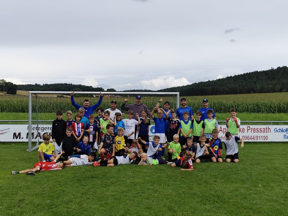 Pressath. Ein rundum gelungenes Zeltlager erlebten 35 Kinder der E1-, E2-, F1- und F2-Jugend des TSV Pressath am Wochenende auf dem Vereinsgelände. Die Trainer der E- und F-Jugend hatten das Wochenende organisiert und damit für ein echtes Highlight zum Ferienbeginn gesorgt. Auch einige Geschwisterkinder waren mit dabei.