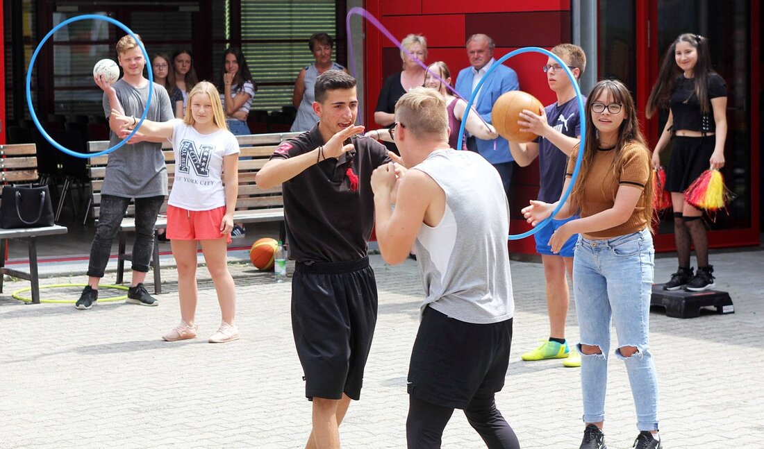 Weiden/Neustadt/WN/Tirschenreuth. Das kann sich sehen lassen: Die oberpfälzer Schulen geben bayernweit bei den Sportabzeichen den Ton an. Sechs von neun Siegern kamen nämlich im Schuljahr 2016/17 in ihrer Kategorie auf Landesebene [&hellip;]