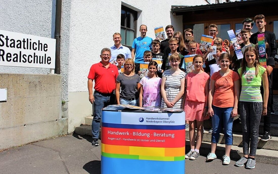 Kemnath. Die Schüler der Staatlichen Realschule Kemnath (Kategorie E: Über 800 Schüler) haben erneut den Titel als Landessieger im Sportabzeichen-Wettbewerb gewonnen. In Disziplinen wie Leichtathletik, Schwimmen oder Radfahren konnten alle [&hellip;]