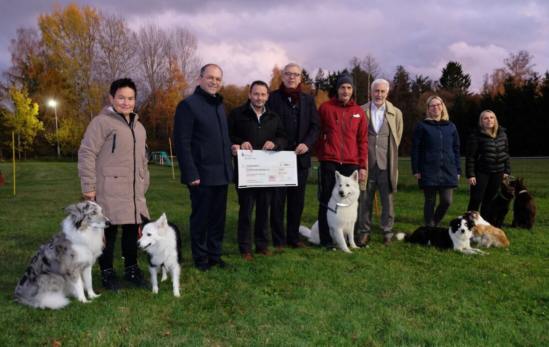 Weiden. Die Sportförderungsstiftung der ehemaligen Stadtsparkasse unterstützt die Hundefreunde Weiden e. V. mit 800 Euro. Der Zuschuss finanziert eine portable Stromversorgung für Turniere und stärkt künftige Großevents.