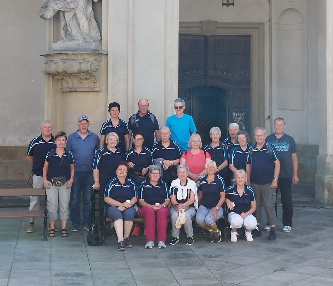 Neuhausen/Pressath. Mitglieder der Nordic-Walking-Abteilung des TSV Pressath besuchten das Erzgebirge, wo sie das Zisterzienser-Kloster in Osek besichtigten und selbst Räucherkerzen herstellten.