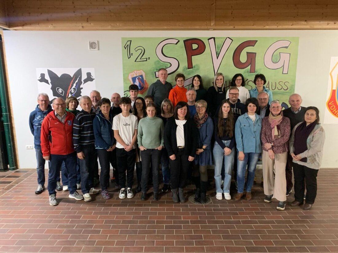  Vohenstrauß. Das Jahr 2024 war für die Sportler des Turnvereins erneut ein voller Erfolg. Der TV Vohenstrauß lud ins Sportzentrum ein, um die diesjährigen Sportabzeichen zu verleihen – eine besondere Auszeichnung des Deutschen Olympischen Sportbunds, die als Ehrenabzeichen für sportliche Leistungen außerhalb des Wettkampfs gilt. 