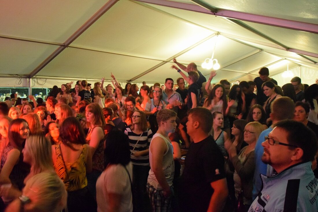 Rothenstadt. Nach dem fulminanten Start im letzten Jahr setzen die Organisatoren des Sportplatzfestes in Rothenstadt in diesem Jahr noch eins drauf: In diesem Jahr wird in einem größeren Zelt gefeiert.  Am [&hellip;]