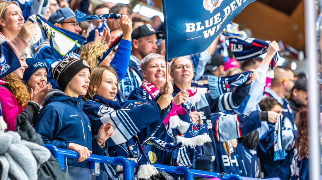 Weiden. Die Blue Devils laden zu zwei Aktionstagen für Gemeinschaft und Engagement ein. Sportsfreunde-Tag am 23. November 2025 und Blaulichttag am 5. Dezember 2025; es gibt kostenfreie Stehplatztickets, Kontingent begrenzt.