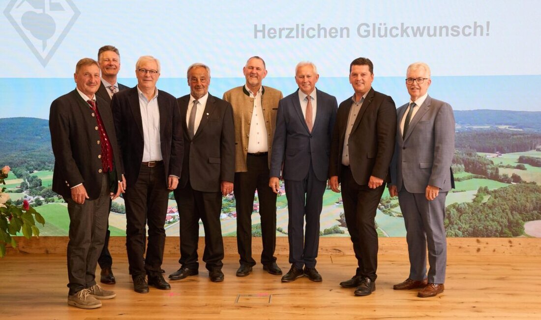 München. Für ihr herausragendes ehrenamtliches Engagement im ländlichen Raum wurden insgesamt 39 Persönlichkeiten, davon sechs aus der Oberpfalz, mit der Staatsmedaille ausgezeichnet. 