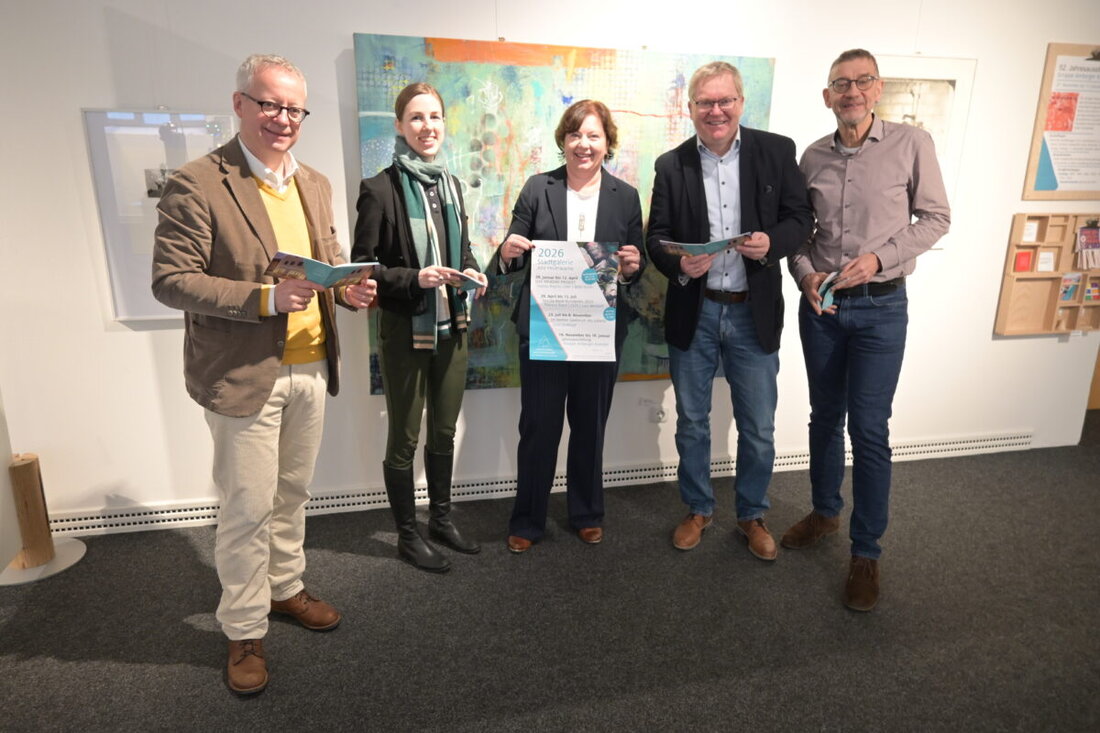 Amberg. Die Stadtgalerie Alte Feuerwache stellt ihr Programm 2026 vor. Vier Ausstellungen mit Performances, Vorträgen und Kunstgesprächen warten. Der Sparda-Bank-Kunstpreis über 6.000 Euro wird erneut vergeben, OB Cerny dankt.