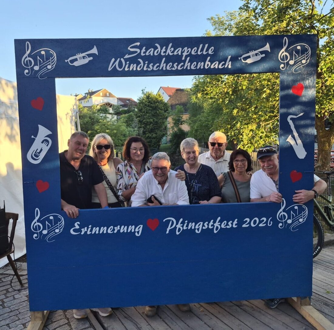 Windischeschenbach. Die Stadtkapelle feierte ihr traditionsreiches Pfingstfest rund um das Zoigldenkmal – bei Kaiserwetter und mit vielen Gästen. Zum 55. Geburtstag gab es Blasmusik, DJ, Zoigl und Programm für Kinder.