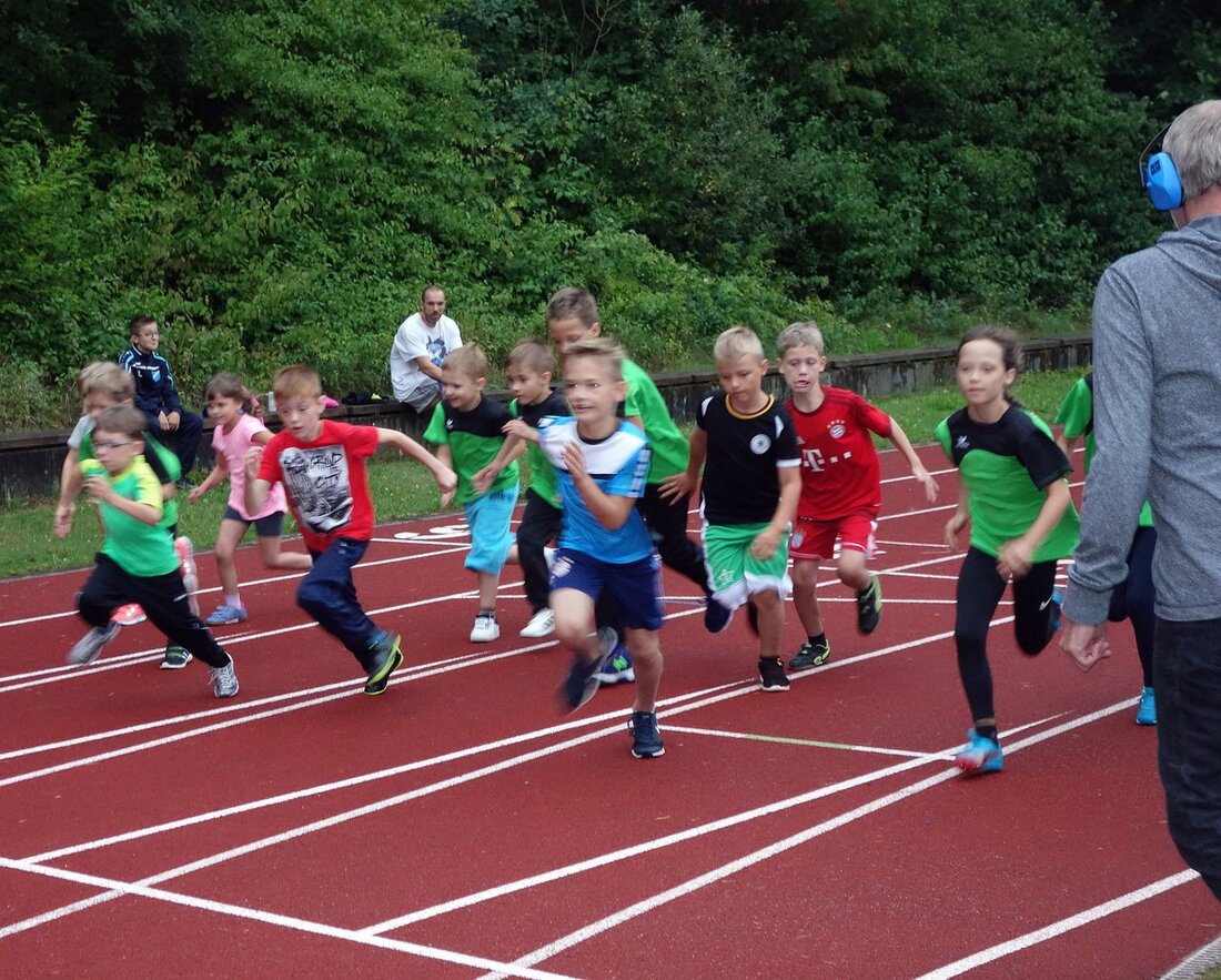 Neustadt/WN. Rechtzeitig zu Beginn der Wettkämpfe hatte der Wettergott ein Einsehen, sodass die Stadtmeisterschaften in der Leichtathletik auf dem Gymnasiumsportplatz bei guten Bedingungen ausgetragen werden konnten. Turnusgemäß hatte die DJK [&hellip;]